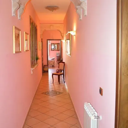 Oda ve Kahvaltı Walls 3*